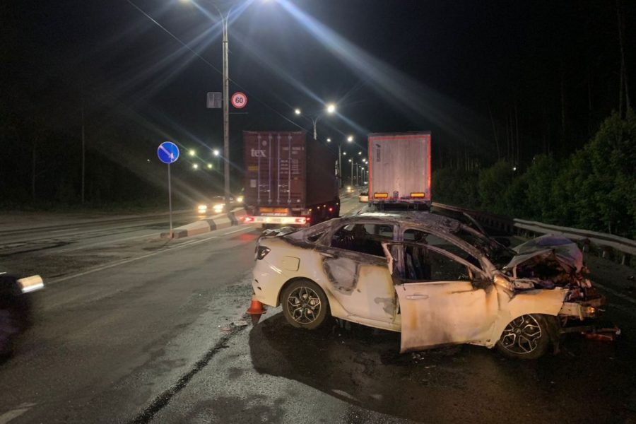 Один человек погиб и трое пострадали в крупном ДТП на Бердском шоссе