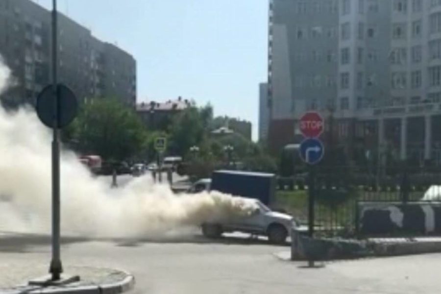В Новосибирске потушили загоревшийся автомобиль