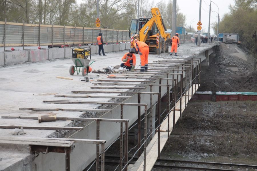 Мосты должны ремонтировать подрядчики, готовые работать круглосуточно, — считают депутаты