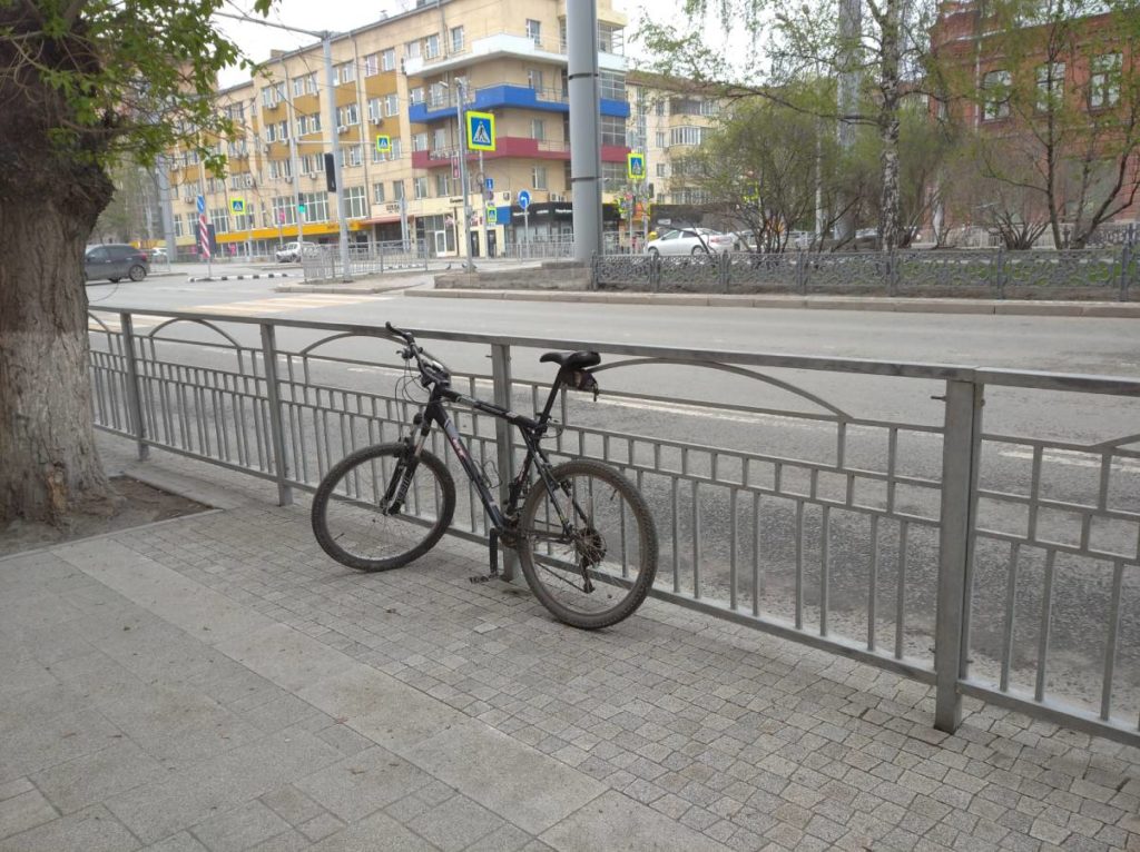 Новосибирских предпринимателей, работающих на Красном проспекте, мэр попросил помыть асфальт в пешеходной зоне