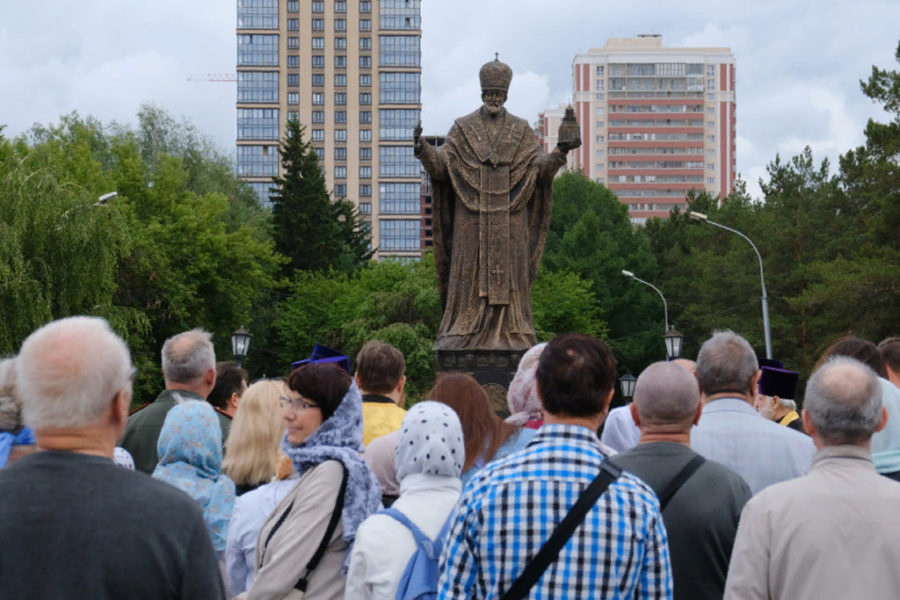В Новосибирске открыли памятник Святителю Николаю Чудотворцу