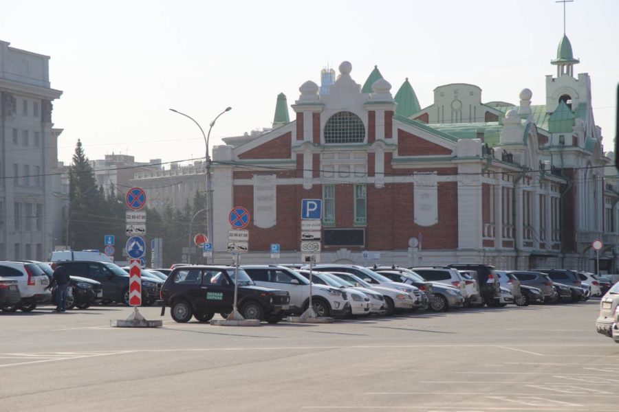 На неделю перед Днем города в центре Новосибирска закроют парковку