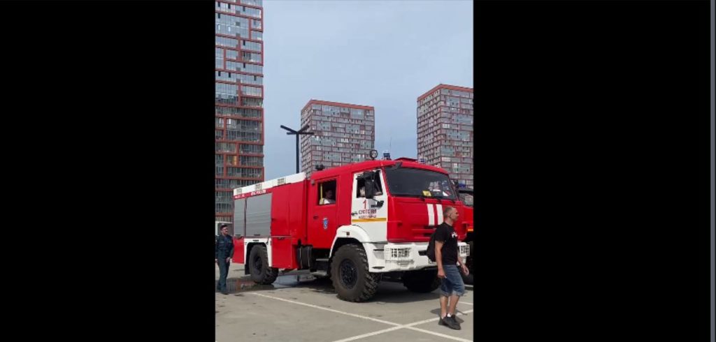 Пожарные и спасатели в Новосибирске посоревновались в забеге на 26 этаж