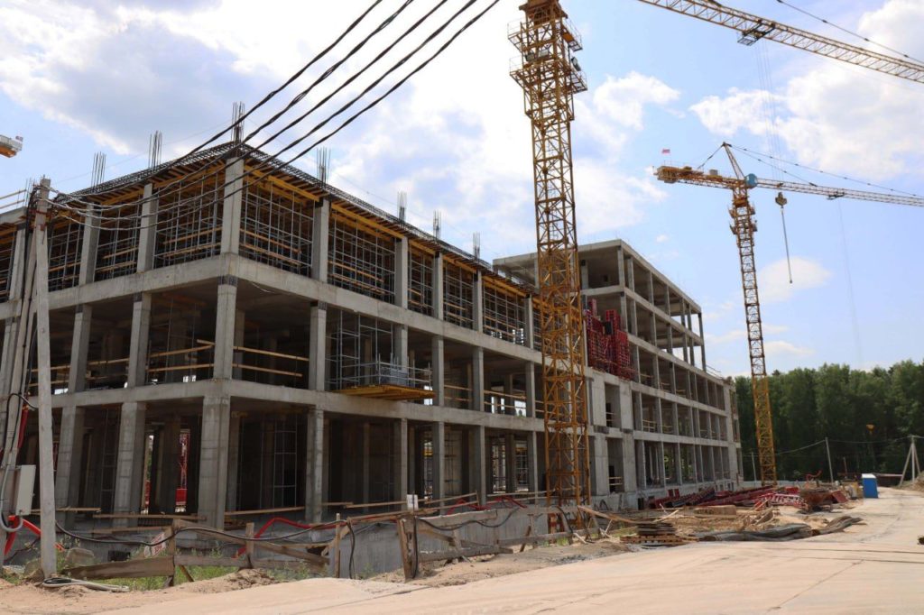 В детском реабилитационном центре под Новосибирском идет строительство главного корпуса и стационара