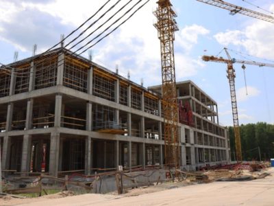 В детском реабилитационном центре под Новосибирском идет строительство главного корпуса и стационара