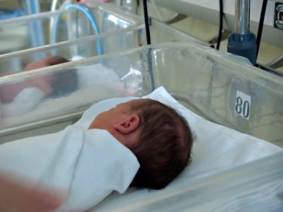 У 203 новорожденных в Новосибирской области заподозрили наследственные заболевания