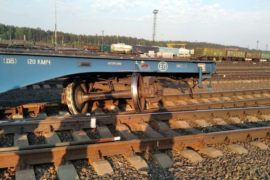 Три железнодорожные платформы сошли с рельсов на Инской