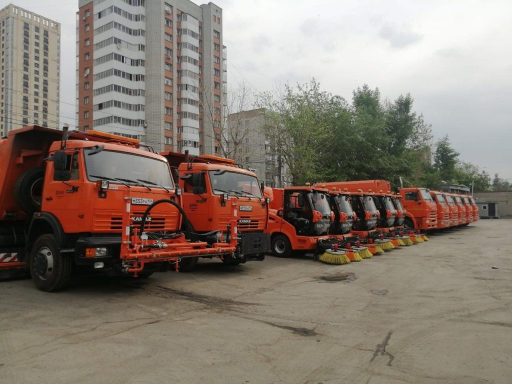 На улицы Новосибирска выходит новая уборочная техника