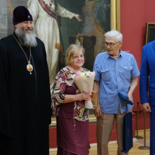 Губернатор Новосибирской области Андрей Травников наградил супружеские пары со стажем медалями «За любовь и верность»