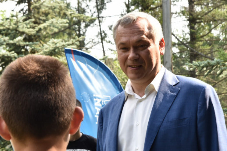 Губернатор Андрей Травников встретился с детьми из Беловодского района ЛНР, отдыхающими в Новосибирской области