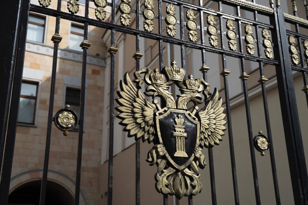 В Новосибирске прокуратура проверит действия судебных приставов в клинике «1+1»