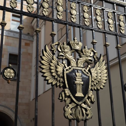 В Новосибирске прокуратура проверит действия судебных приставов в клинике «1+1»
