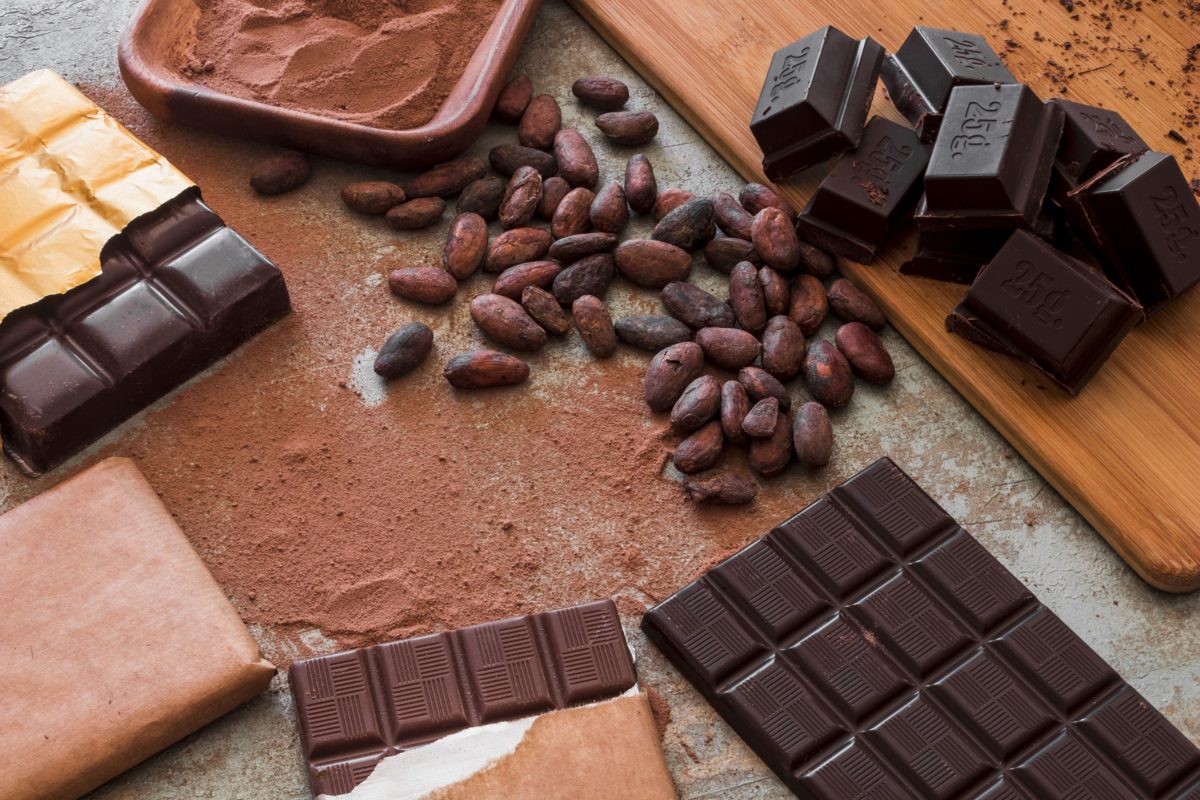 Шоколадная плитка. Кусок шоколада. Разновидности шоколада. Шоколад какао Бобы. Какой шоколад