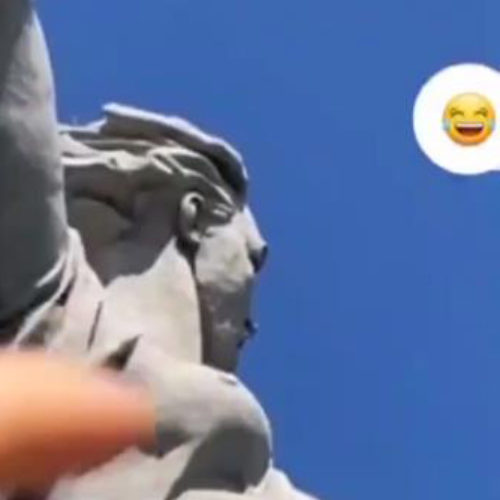 Блогер «потрогала» грудь статуи «Родина-мать зовет!». На неё завели уголовное дело