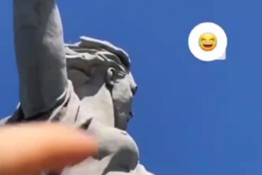 Блогер «потрогала» грудь статуи «Родина-мать зовет!». На неё завели уголовное дело