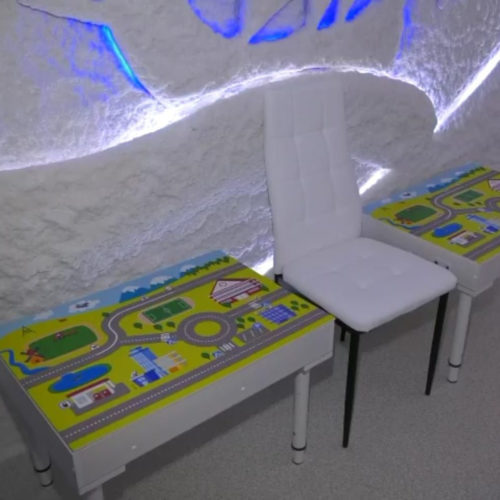 Учиться и лечиться: в школе-интернате Татарска оборудовали соляную пещеру и сенсорную комнату для детей