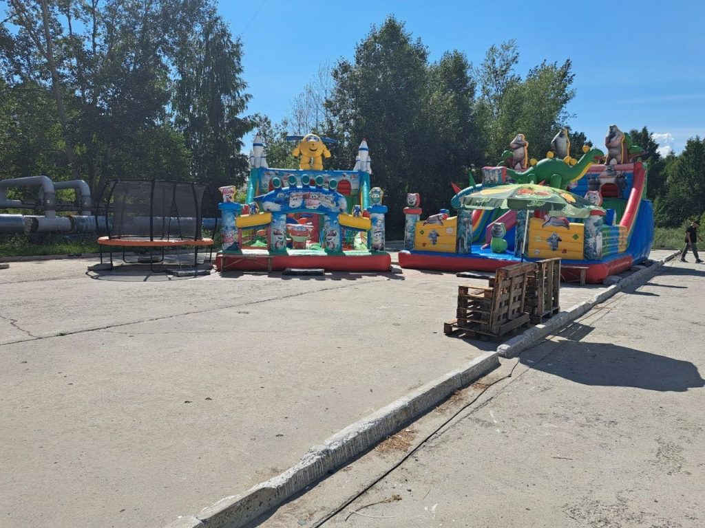 Нелегальный и опасный парк аттракционов обнаружили инспекторы Гостехнадзора в Первомайском районе Новосибирска