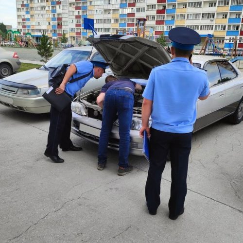 Судебные приставы отобрали иномарку у жадного нарушителя в Новосибирске