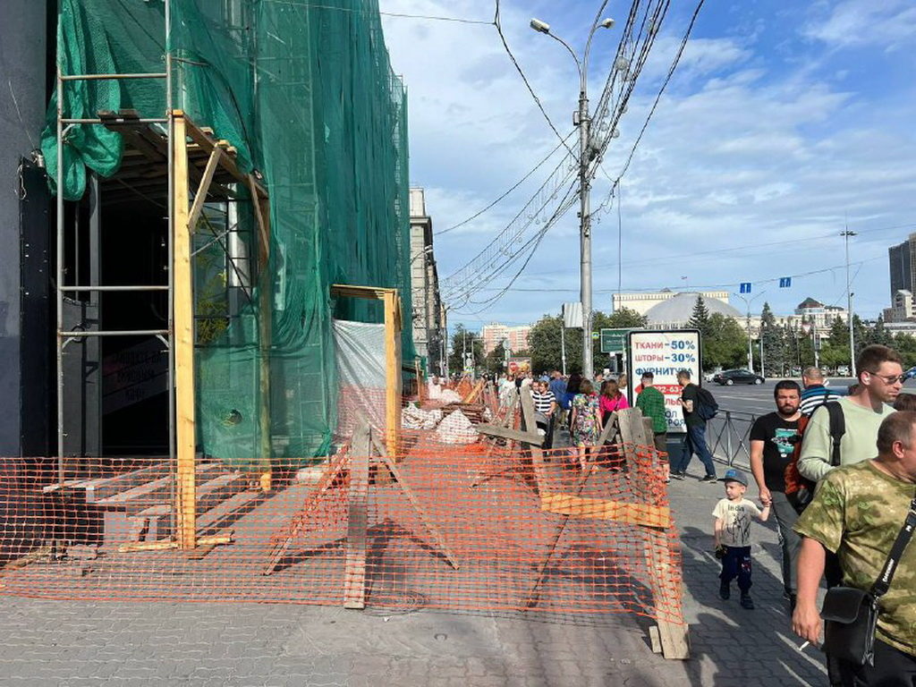 Организована проверка из-за складирования строительных материалов на Красном проспекте