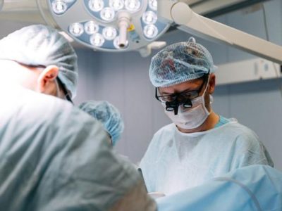 Новосибирские врачи спасли жительницу Мариуполя с осколочным ранением