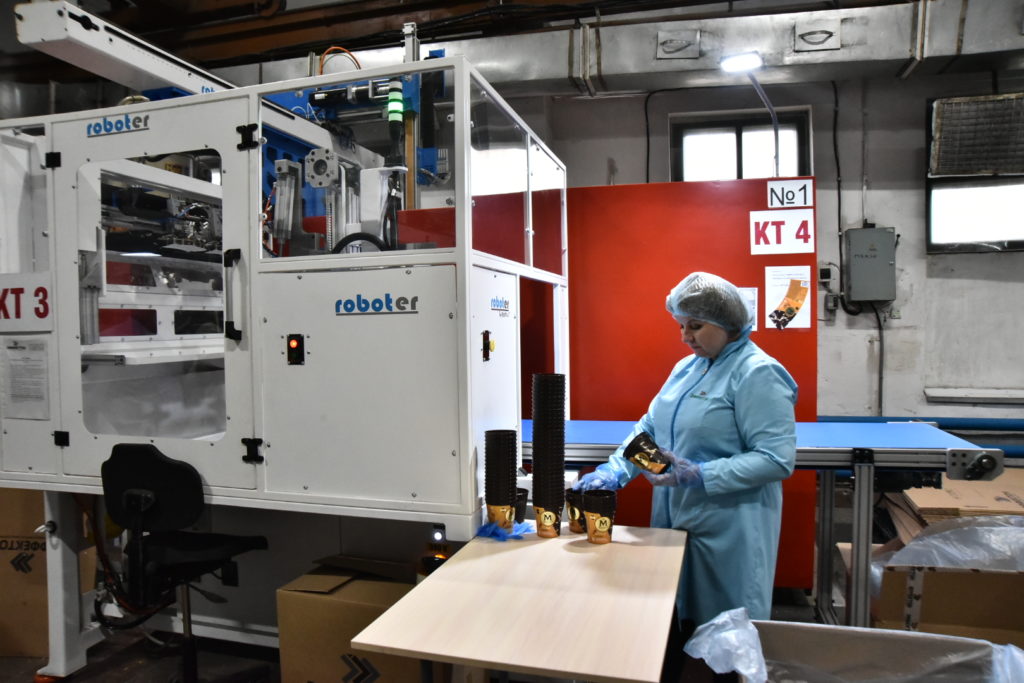 Сузунское предприятие начало выпускать стаканчики для мороженного