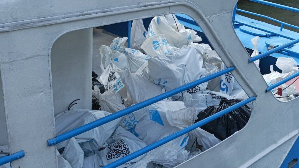 На острове Кораблик поставят мусорные контейнеры