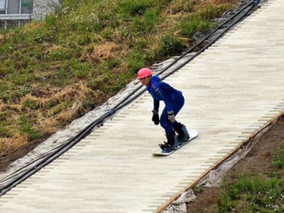 В самую жару в Новосибирске начались тренировки сборной России по сноуборду