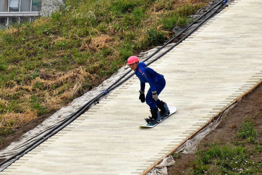 В самую жару в Новосибирске начались тренировки сборной России по сноуборду