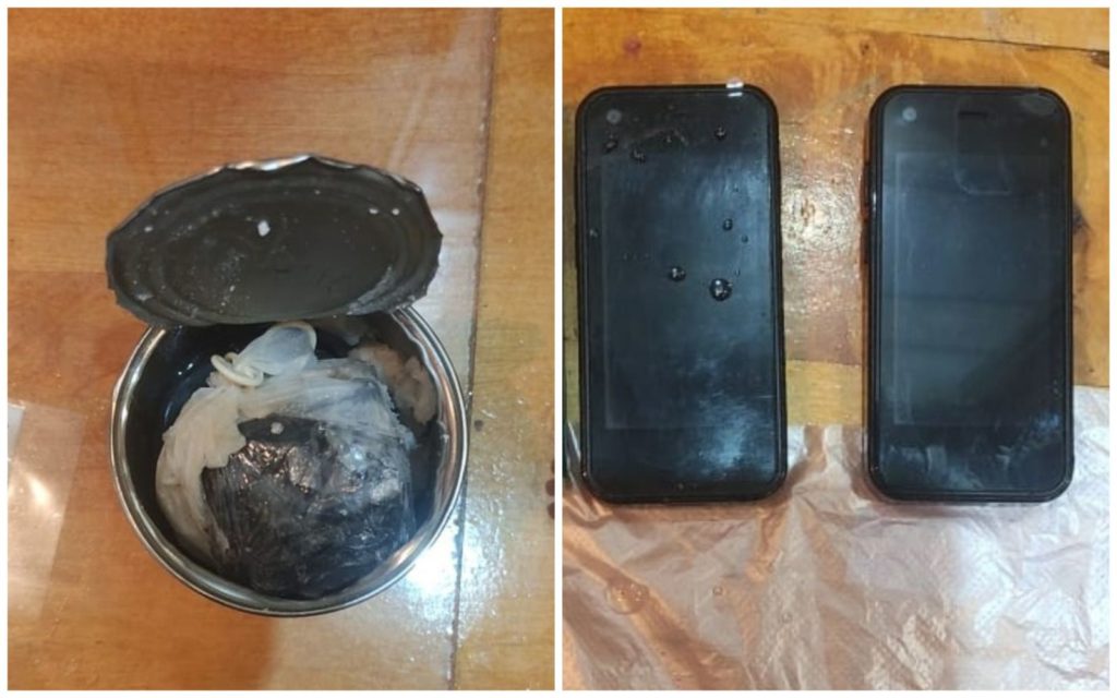 Тушенку с мобильными телефонами нашли в Новосибирской области