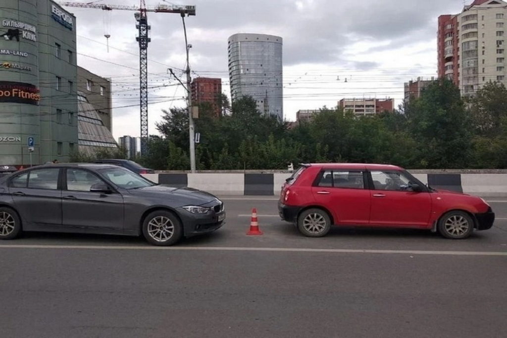 Два ребенка пострадали в ДТП на Красном проспекте в Новосибирске
