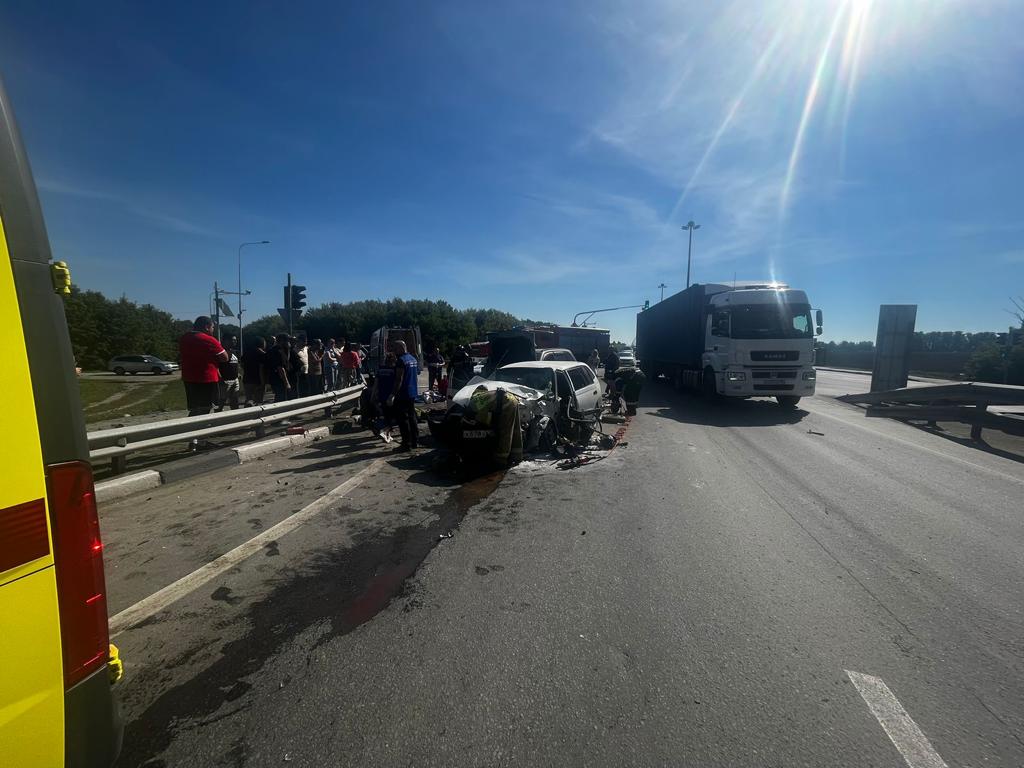 Водитель автобуса, спровоцировавший в Тарту ДТП из-за проблем со здоровьем, остается в больнице