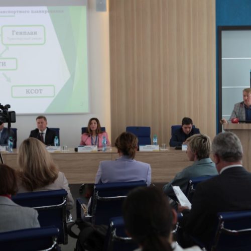 На «Технопром-2023» в Новосибирске обсудили развитие логистики, транспорта и дорог