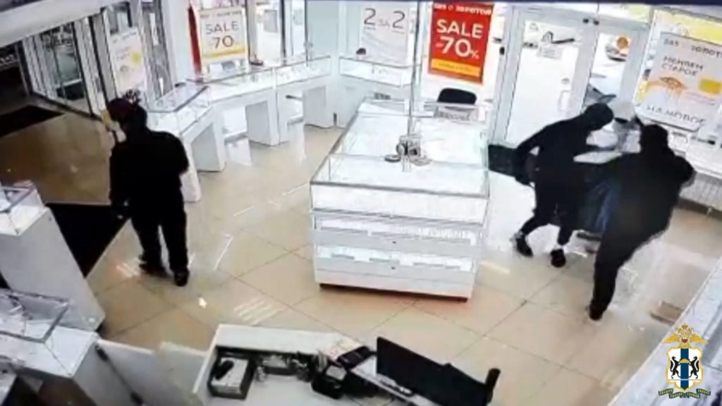 Дело банды ювелирных налётчиков начали рассматривать в суде Новосибирска