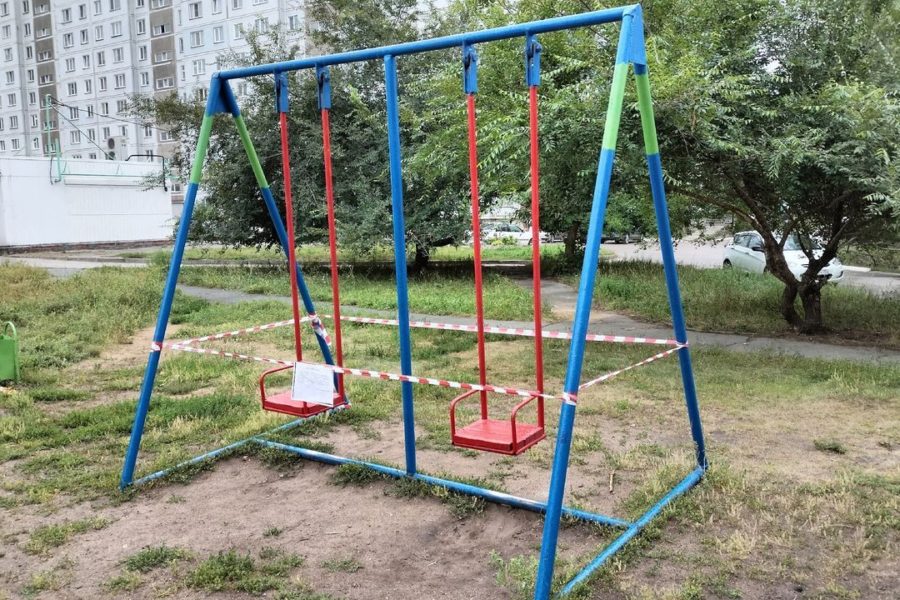 Жители многоэтажек защищают от сноса три детские площадки под Новосибирском