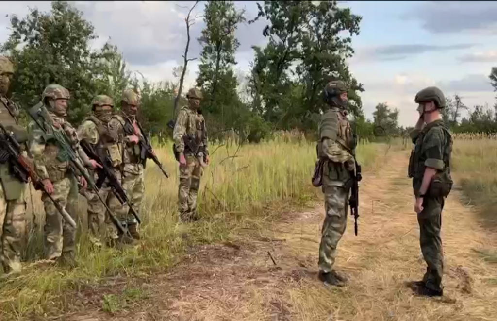 Девять разведчиков из Новосибирской области получили награды в зоне СВО