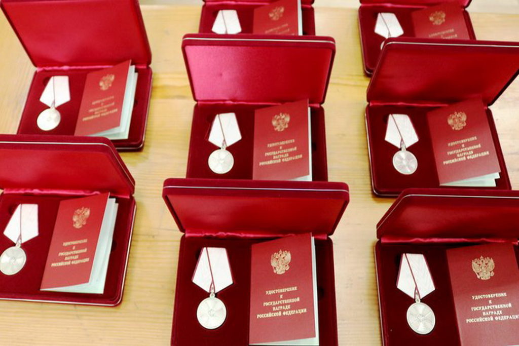 Президент Путин наградил почетными званиями трех жителей Новосибирска