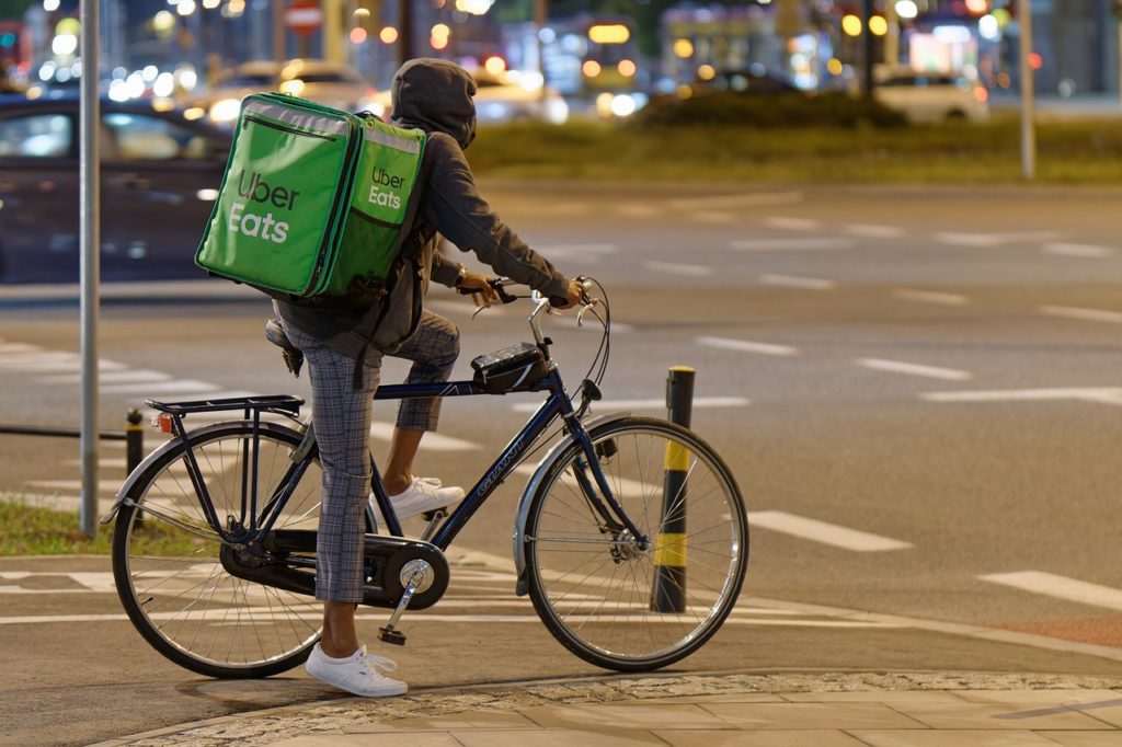 Более 2000 подростков в Новосибирской области получили статус самозанятых