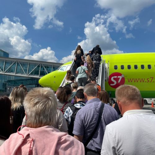 Рейс Новосибирск-Санкт-Петербург задержали из-за сошедшего сума пассажира