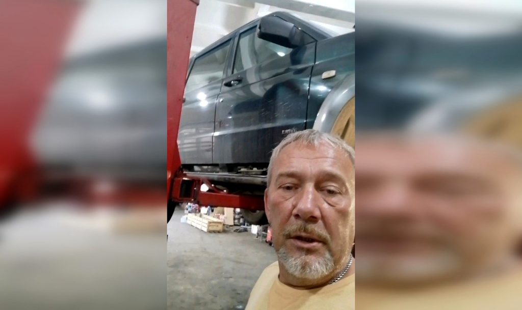 Сергей Шилов передаст новосибирским разведчикам УАЗ и каски