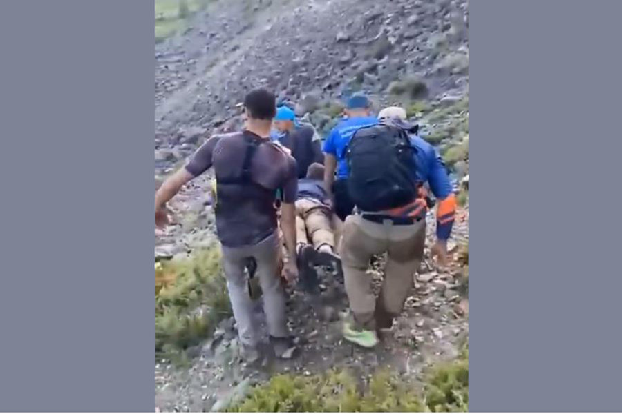Спасатели на Алтае эвакуировали с горы новосибирского Чемпиона России по парапланеризму