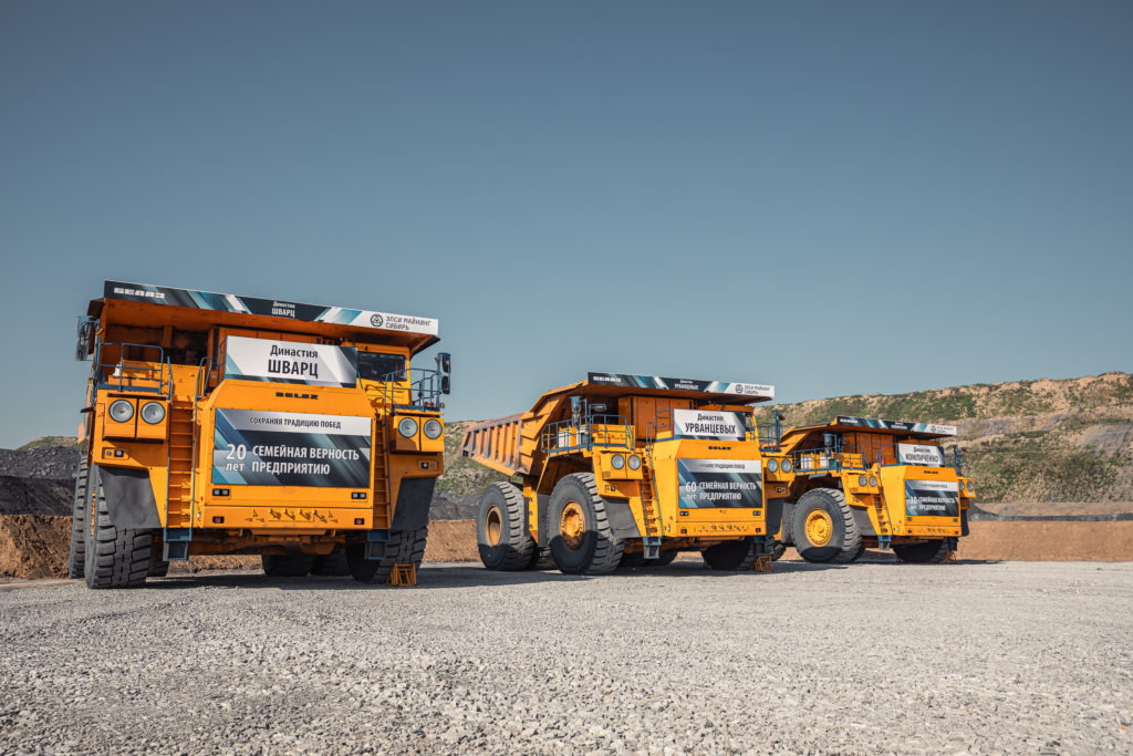 Три именных БЕЛАЗа запущены в работу на «Разрезе Колыванском»