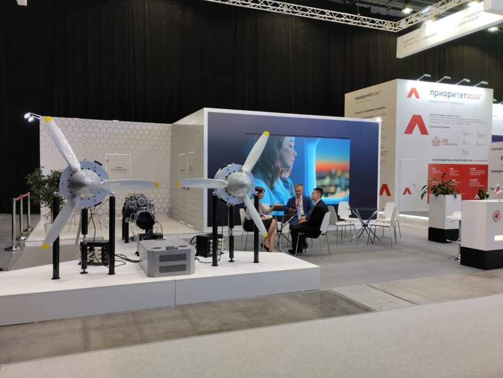 Ростех представил на Технопроме в Новосибирске элементы перспективного двигателя для легких вертолетов