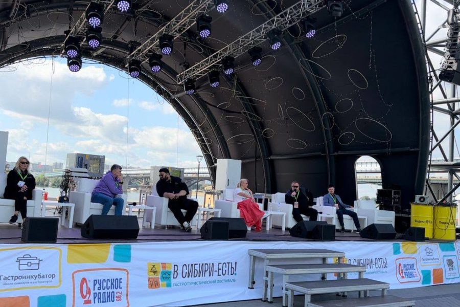 Гастрономический фестиваль «В Сибири есть!» проходит на набережной в Новосибирске