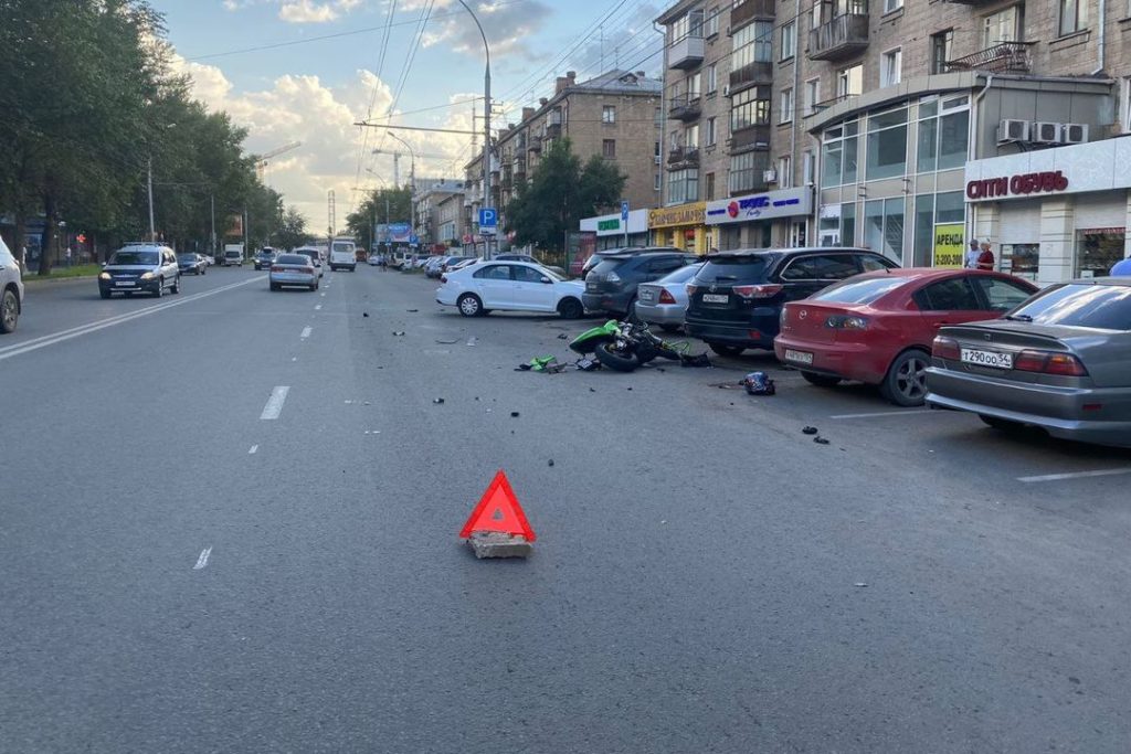 Мотоциклист попал в ДТП на левом берегу Новосибирска
