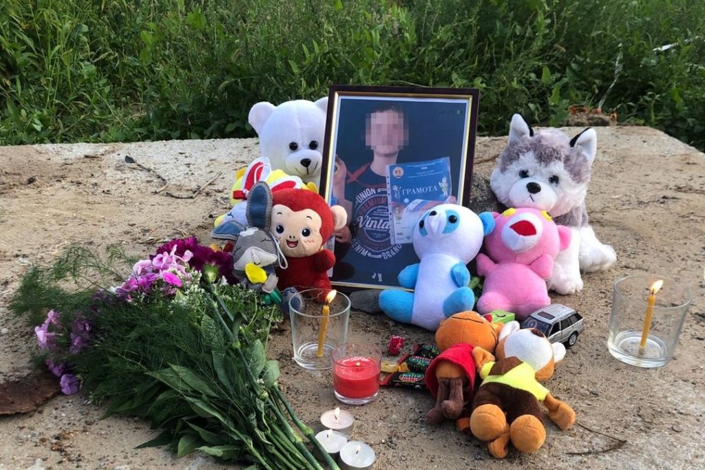 Жители Кудряшовского требуют ареста подрядчика, из-за которого погиб 9-летний мальчик