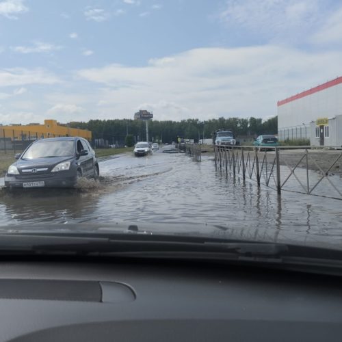 Мэр Новосибирска потребовал ужесточить контроль за откачкой воды с улиц города