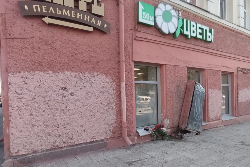 Ничего святого: 100 белых роз украли с места гибели девушки на Красном проспекте в Новосибирске