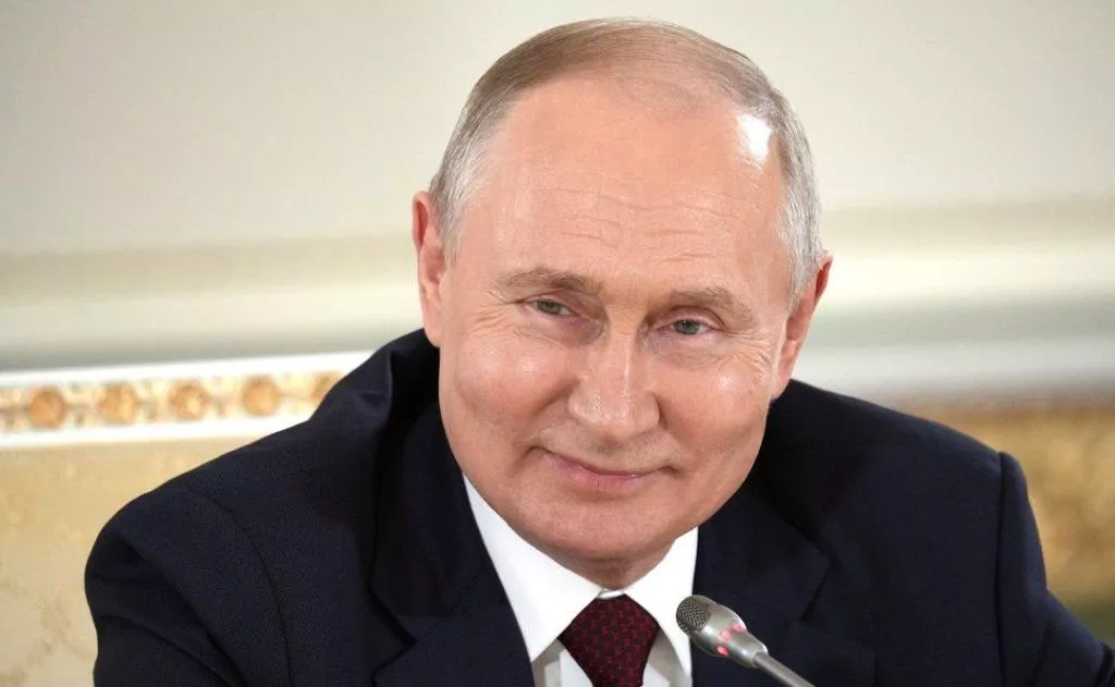 Президент России присвоил почетные звания трем сибирячкам
