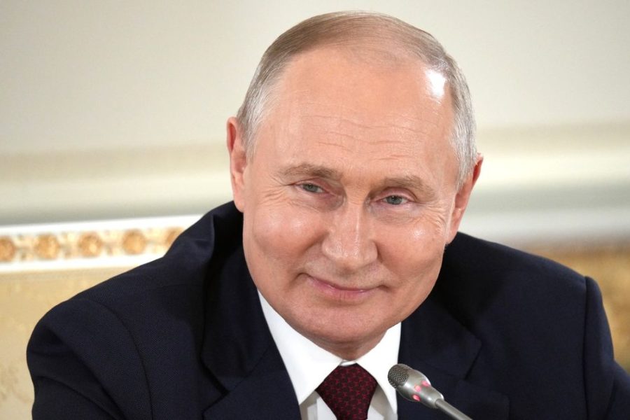 Президент России присвоил почетные звания трем сибирячкам
