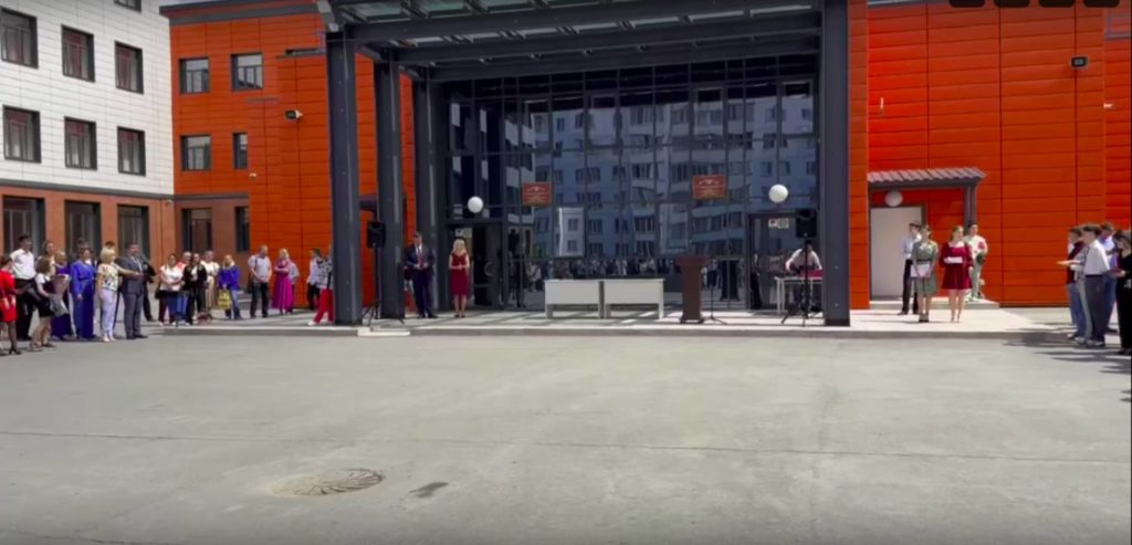 Новосибирская школа поставила рекорд: 15 первых классов набрали в Чистой Слободе